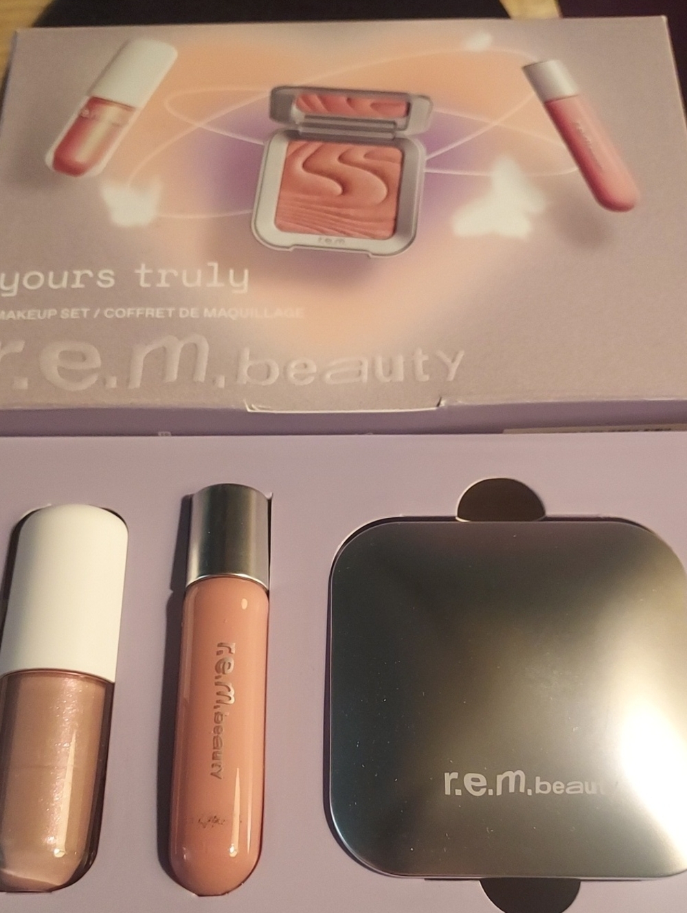 R.E.M. Set in Nude Pink - Gloss, Lipstick & Compact BN